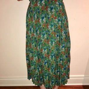 Green floral pleaded skirt